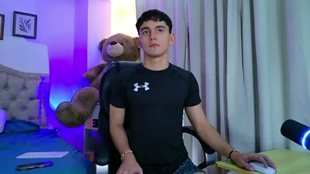 estebanperez 26 online show from June 8, 7:48 pm