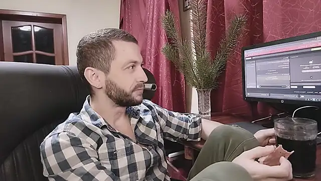 333Alone in theDark777 online show from December 18, 9:00 pm