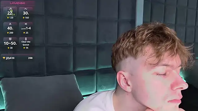 Paul Holt online show from December 5, 9:22 pm