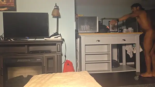 piggylatino online show from April 28, 1:33 am