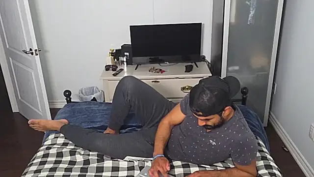 piggylatino online show from May 7, 4:01 am