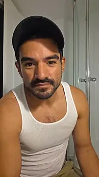 piggylatino online show from April 27, 1:24 am