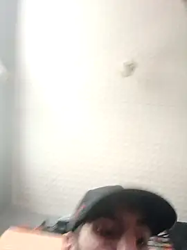 hotguy71000 online show from March 24, 2:33 pm