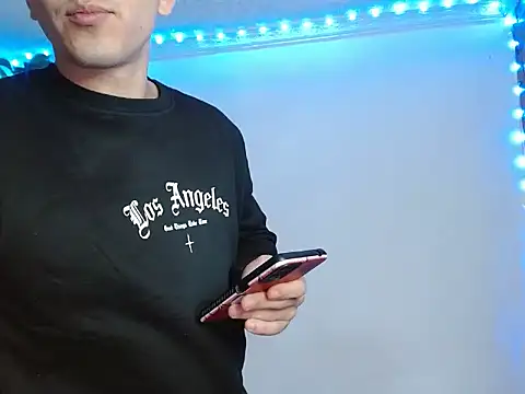 Maax30233 online show from December 4, 6:15 pm