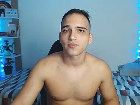 Maax30233 online show from November 26, 3:04 pm