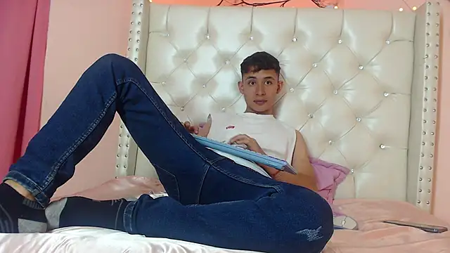 Angell01  online show from December 4, 5:25 am