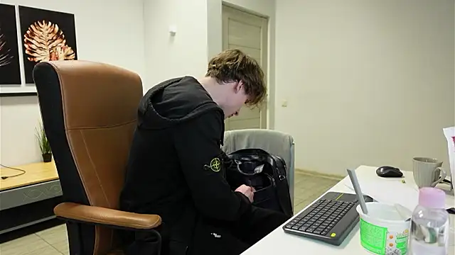 Charles Dreams online show from March 15, 1:24 am