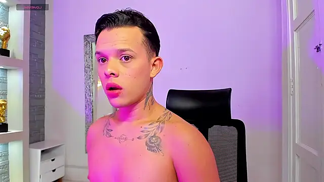 Valentino moretti online show from November 25, 1:13 pm