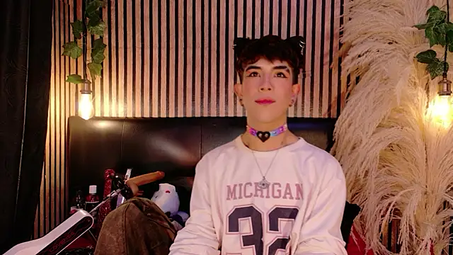 Angeldust19 online show from February 19, 4:09 am