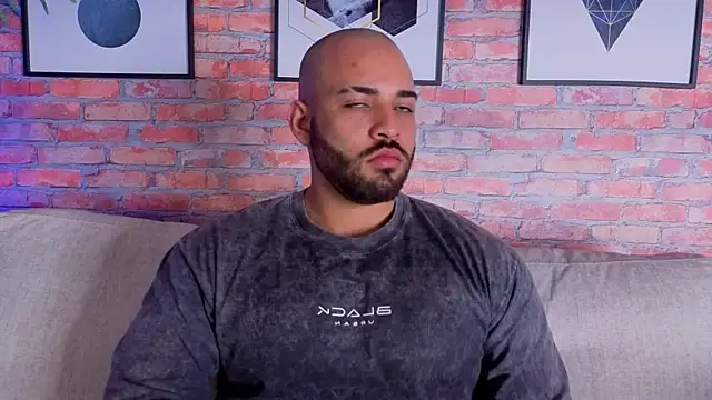 Chris Varden online show from April 24, 8:00 pm