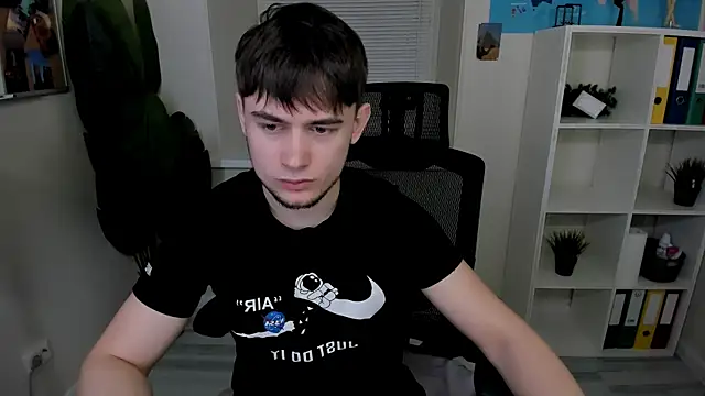 AlejandroEllias online show from April 2, 10:56 am