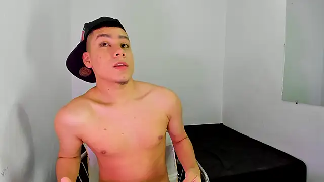 Lucastorrez01 online show from May 6, 12:11 am
