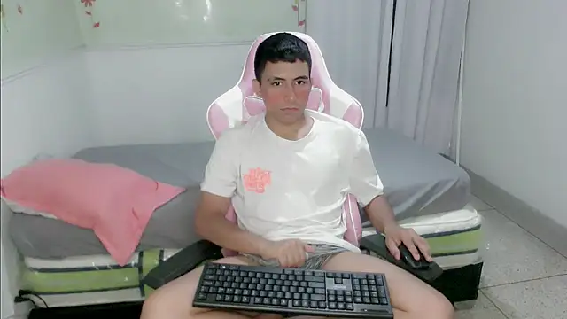 dannyt hot online show from November 29, 8:00 pm