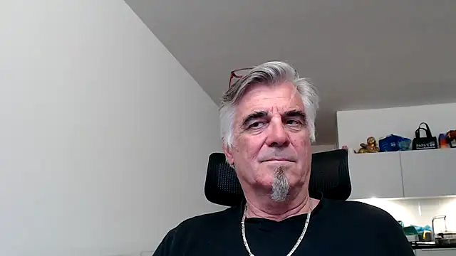 Buidapest online show from May 16, 6:21 am