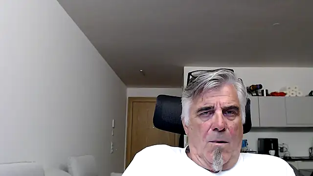 Buidapest online show from May 6, 10:21 pm