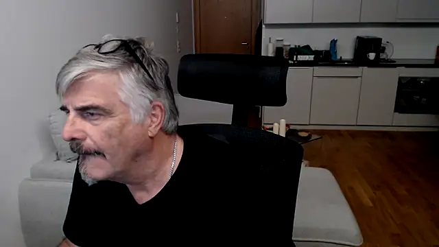 Buidapest online show from December 13, 9:54 pm