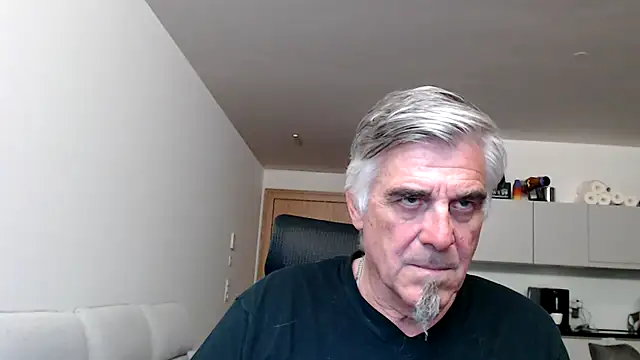 Buidapest online show from May 12, 3:59 am