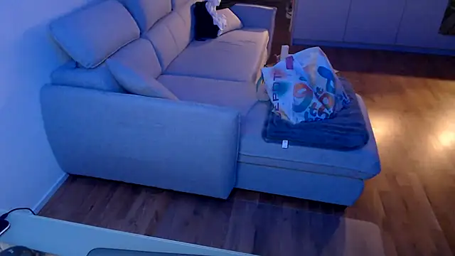 Buidapest online show from February 2, 4:00 am