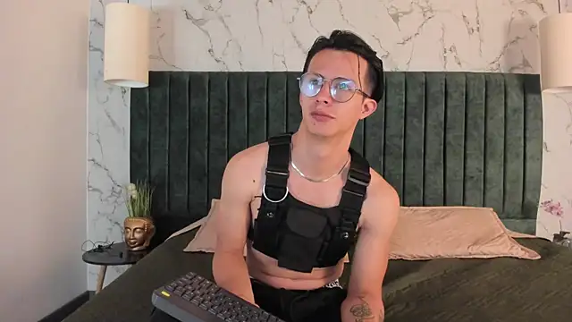 Brandon starkk online show from December 14, 12:01 pm