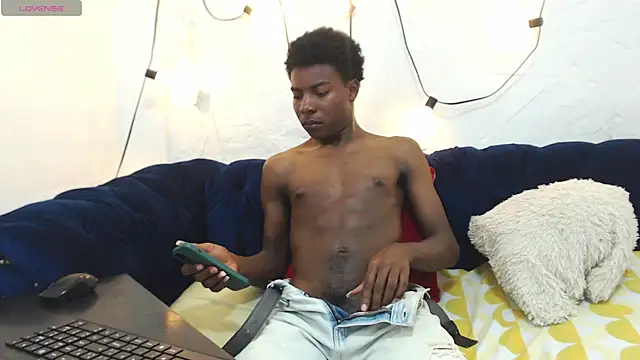 NoahJhonson69 online show from April 26, 1:52 pm