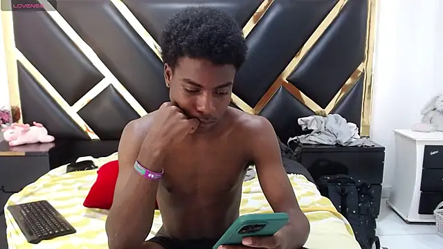 NoahJhonson69 online show from April 29, 5:30 pm