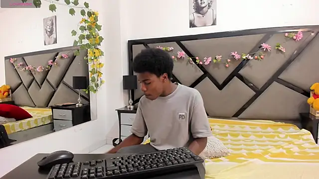 NoahJhonson69 online show from June 17, 7:15 pm