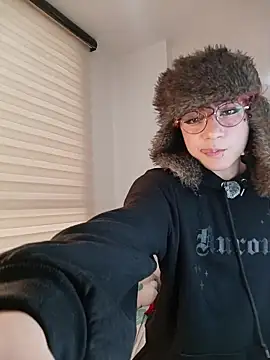 Apolo Ushi online show from November 21, 9:25 pm