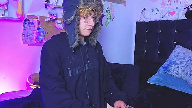 Apolo Ushi online show from February 5, 2:02 pm