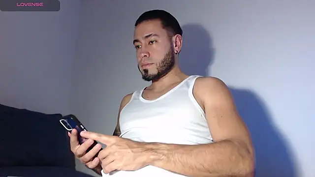 MikeSantoss1 online show from December 15, 11:57 pm