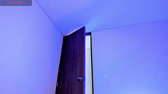 MikeSantoss1 online show from February 18, 10:07 pm