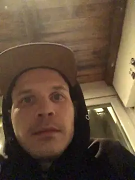 Spielzeugtwink online show from November 24, 7:59 pm