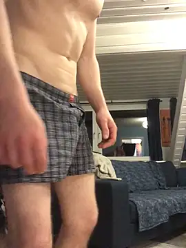 Spielzeugtwink online show from May 7, 9:37 pm