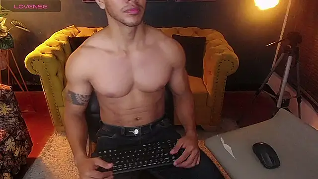 tayler luke online show from November 28, 2:04 am