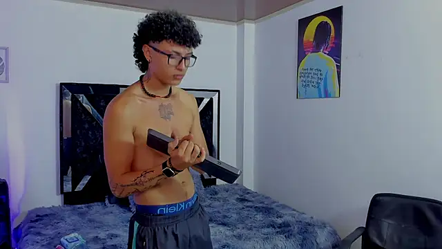 eliasferragamo online show from December 16, 3:46 am