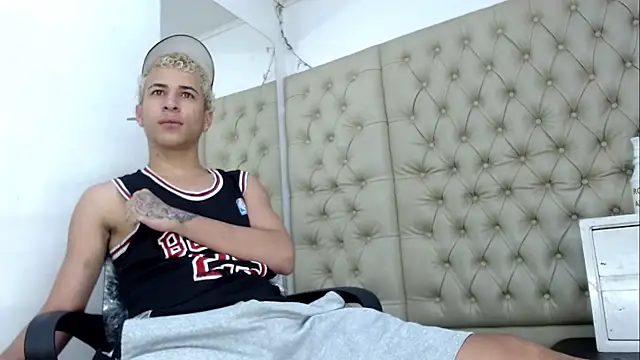 HollmanFronsh online show from December 14, 1:34 am