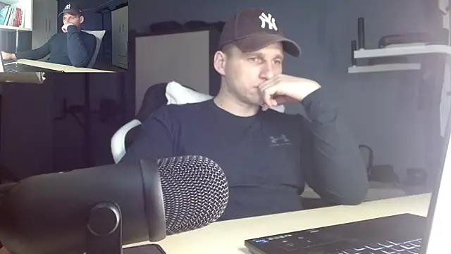 Poliglotjoe1 online show from December 17, 9:32 pm