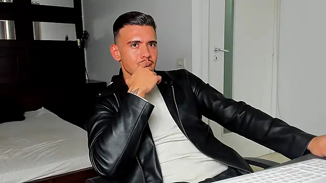 ElijahThorne online show from March 26, 7:34 am