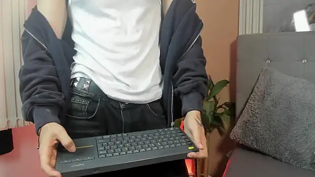 eren jeager online show from April 8, 1:50 am