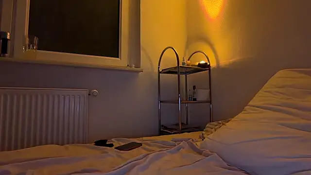 lou is online show from February 5, 11:45 pm