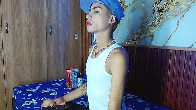 maverickhotson303av online show from December 15, 11:13 pm