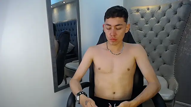 LoganFoster  online show from December 19, 8:50 pm