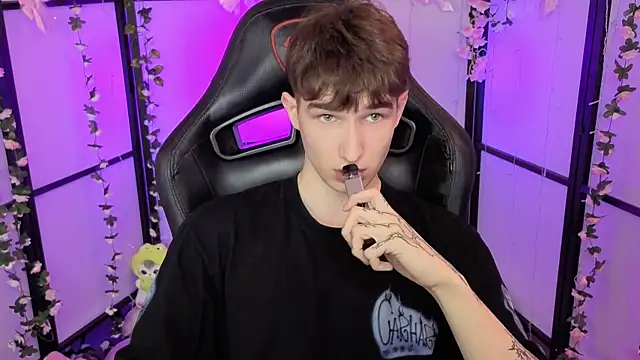 Maxwellchiik online show from November 25, 12:40 pm