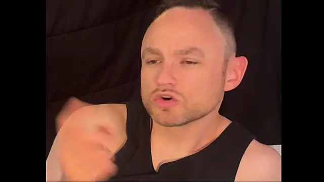 famous1tad online show from April 25, 11:13 pm