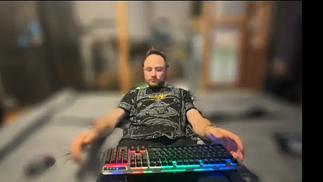 famous1tad online show from December 19, 2:52 am