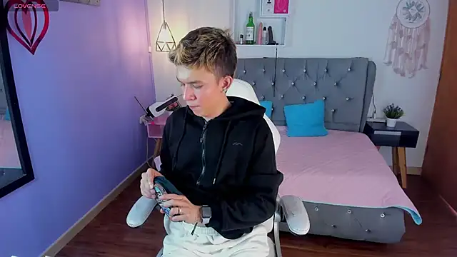 Juaan Diick online show from March 5, 6:37 pm