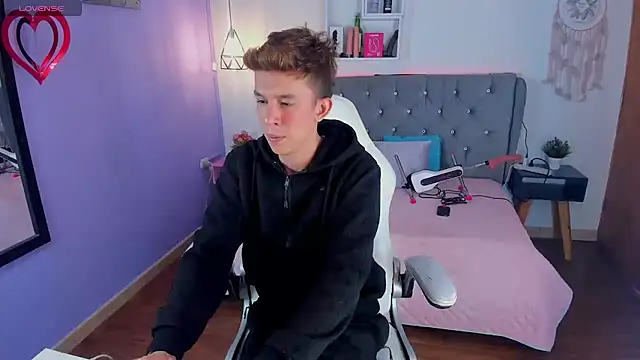 Juaan Diick online show from April 6, 6:42 pm