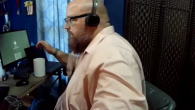 BigBearforCuddles online show from May 4, 10:33 pm