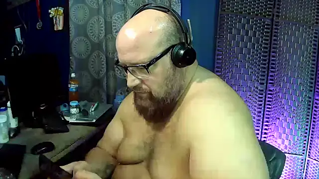 BigBearforCuddles online show from April 28, 1:44 am