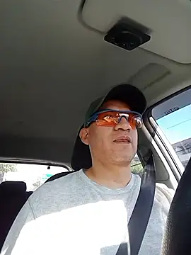 ChrisFloresP online show from November 29, 2:08 pm