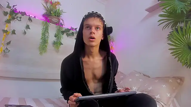 AngelSlimm online show from November 26, 5:10 am